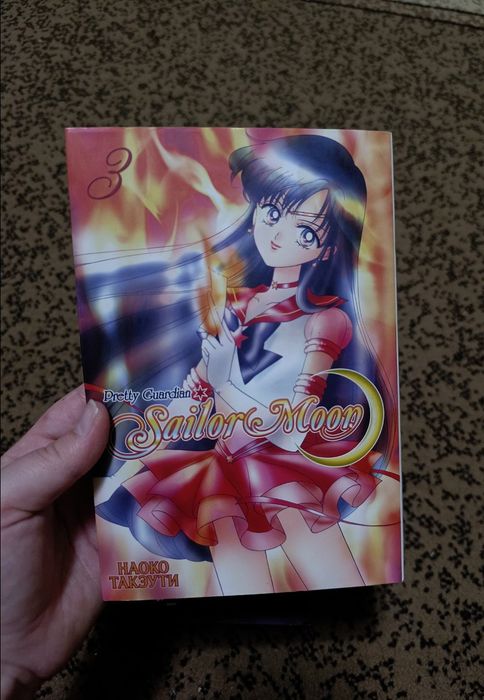 Фигурки и книги продам