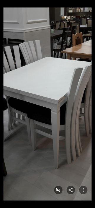 Маса със столове