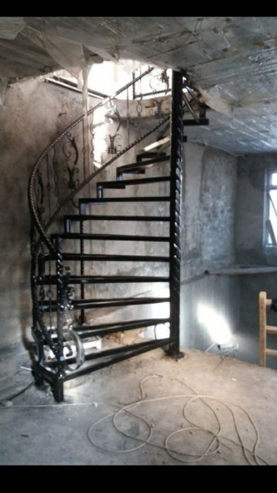 Металокаркас лестниц