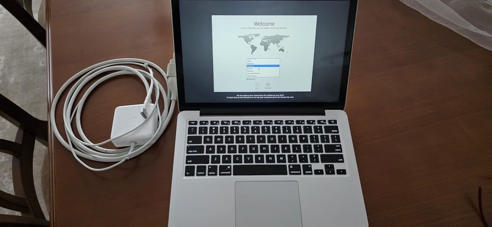 MacBook Pro Retina 13", 256 GB, ideal pentru studenti