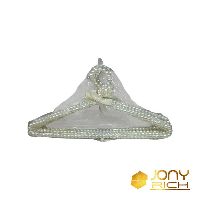 Вешалки для одежды разного размера и в разном стиле