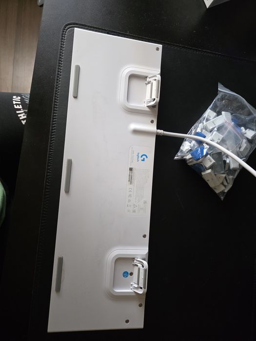 Клавиатура Logitech g815 бяла + цял сет бели резервни клавиши