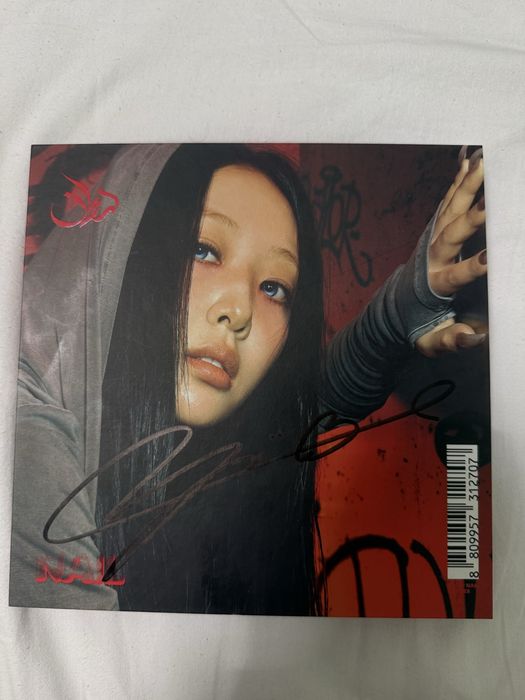 Продавам signed подписан kpop албум nail на YVES yves от loona
