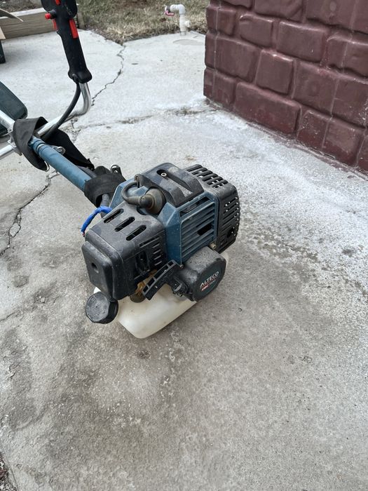 Продам бензинновый триммер Alteco