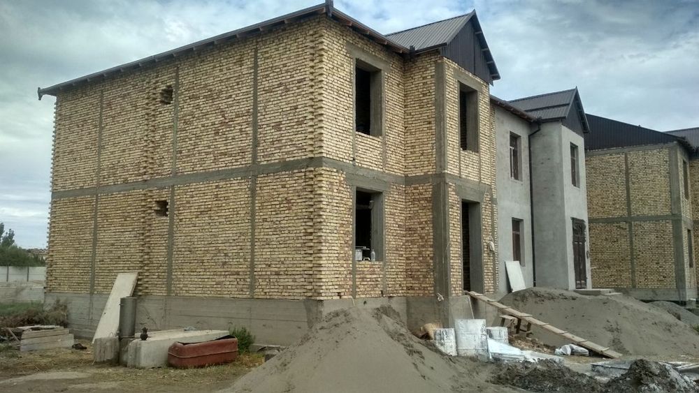 Урганч туманида икки қаватли уй сотилади.