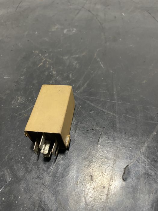 Releu stergatoare BMW Seria 5 E60 E61 520d 525d 530d 535d 8384505