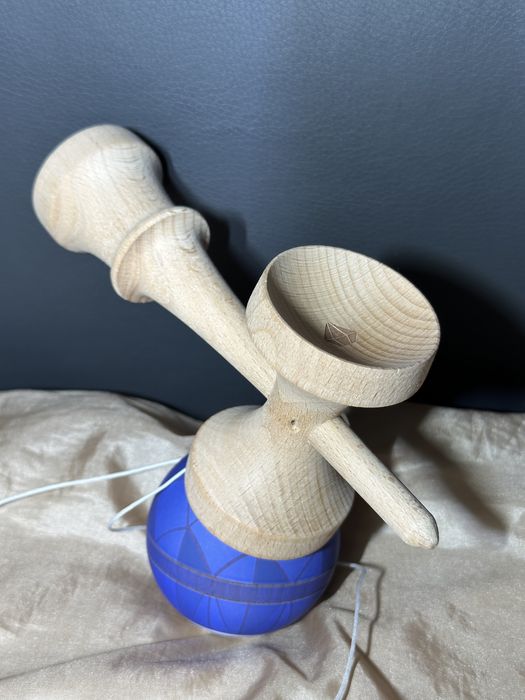 Vand Kendama Sweets Christian Fraser GEM Sapphire  grip Antiskid