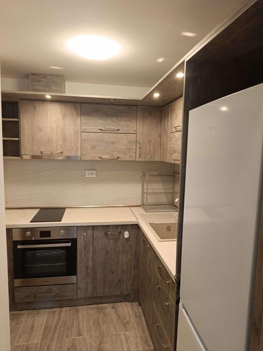 Дава се под наем Тристаен апартамент в Варна, Бриз - 80 кв.м за 766 € - Снимка #1