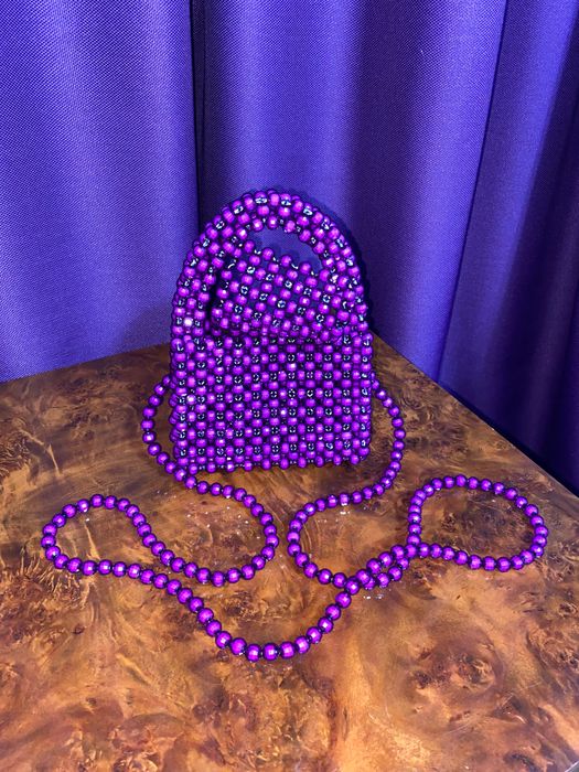 Сумка из бусин ручной работы, модное дополнение к любому образу.