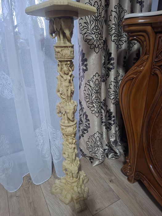 Piedestal asiatic rasina