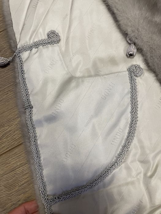 Серая меховая накидка