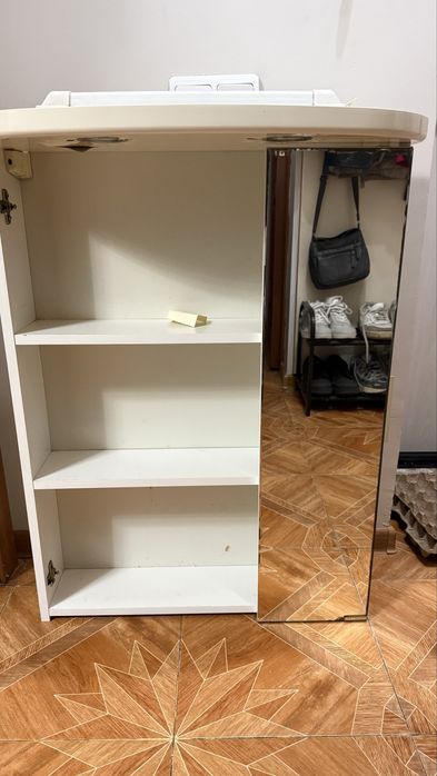 Продам шкафчик для ванны навесной.