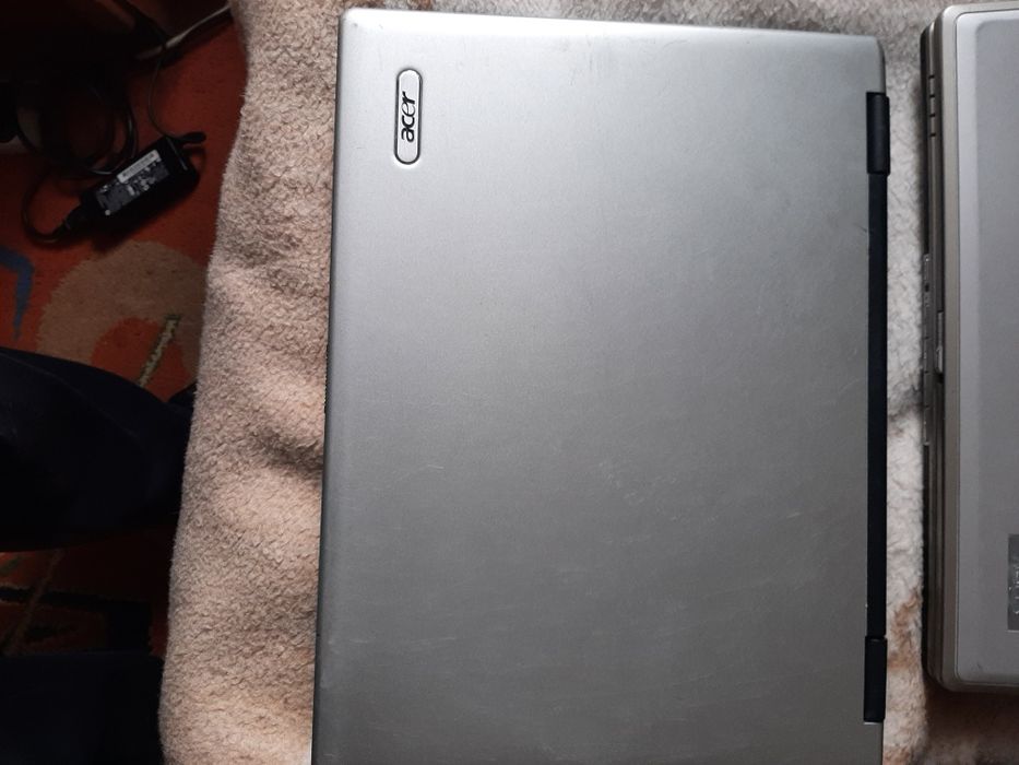 Vând laptopuri second-hand pentru piese de schimb