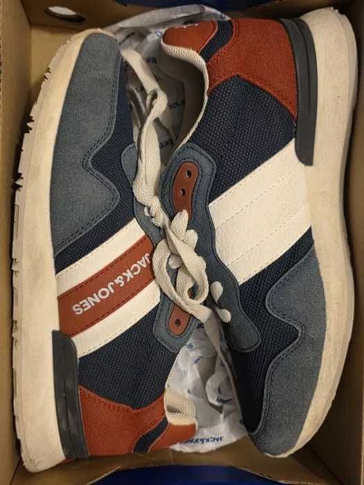 Sneakers Onitsuka Tiger (by Asics) 39.5; Puma Smash v2 38.5; Jack&Jones 36