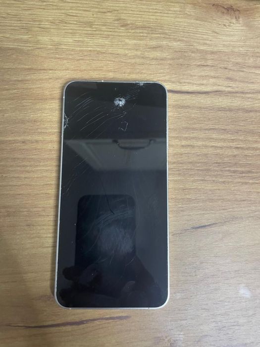 Vand Samsung Galaxy S24 spart