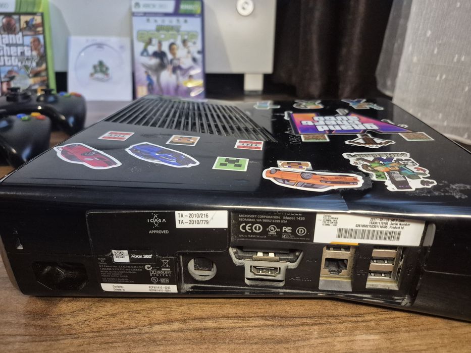 Xbox 360 cu 3 jocuri