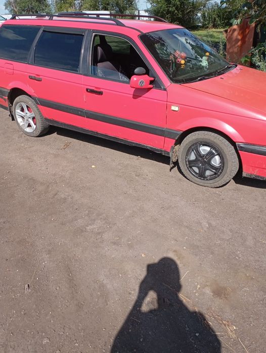 Продам машину Volkswagen pasat универсал б3