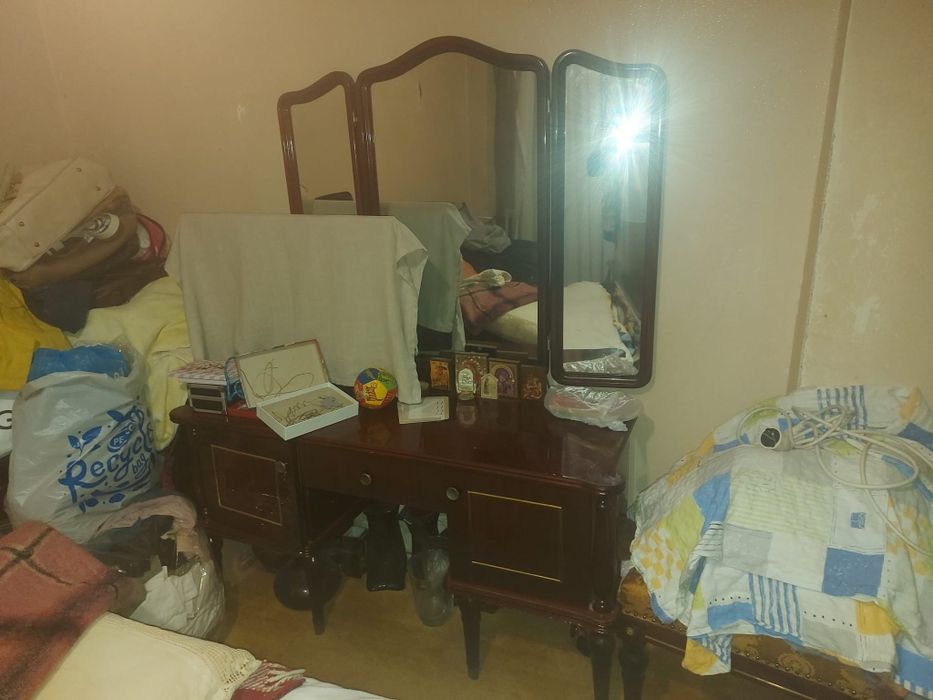 Vând mobilă deosebită, lemn cireș , lăcuită , Volintari