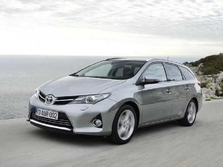 Toyota Auris 1.8 на части!