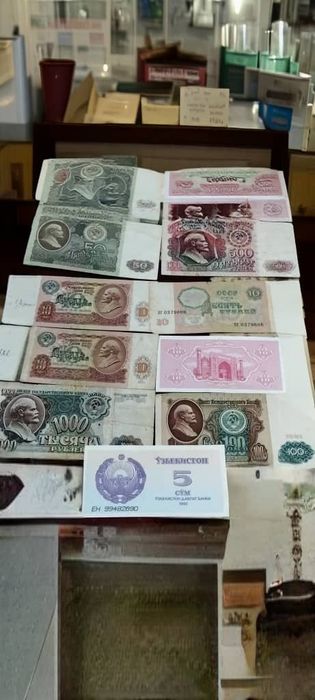 Бумажные деньги.