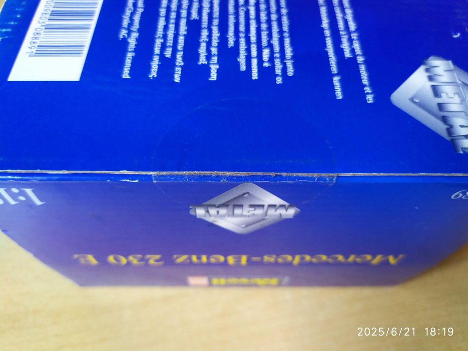 1:18 Метален модел на Mercedes Benz 230 E W123 Revell