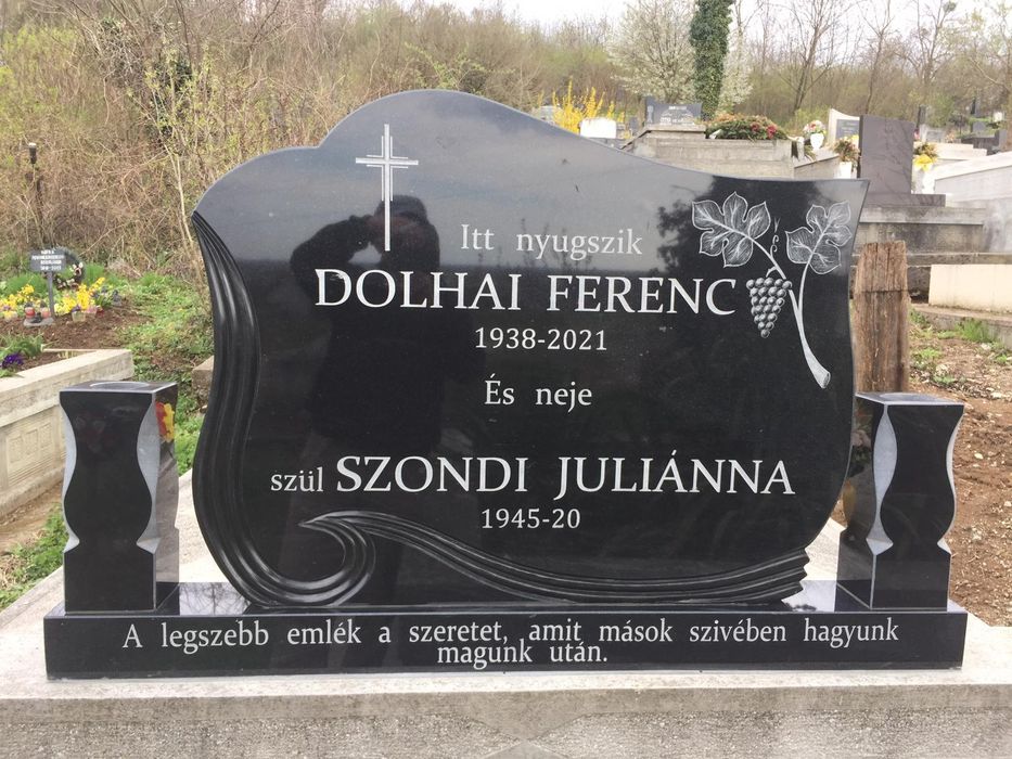 Monumente funerare
