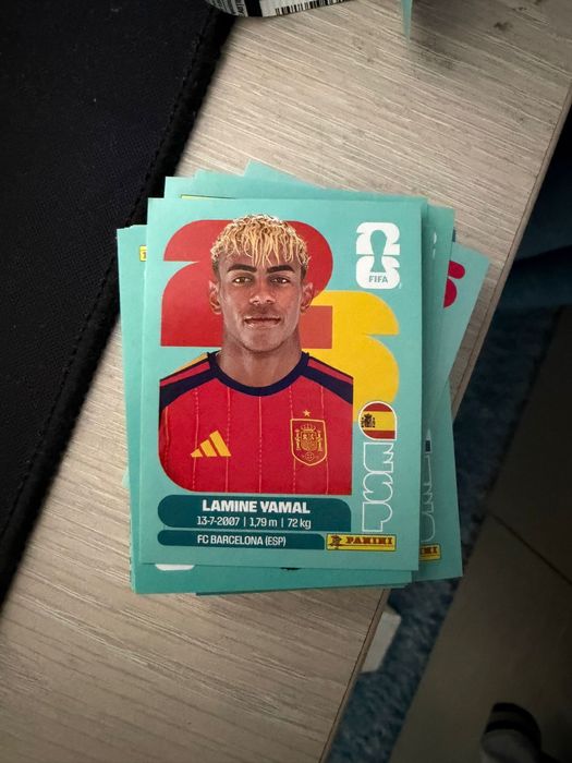 Vând sticker Lamine Yamal din colecția Panini World Cup 2026