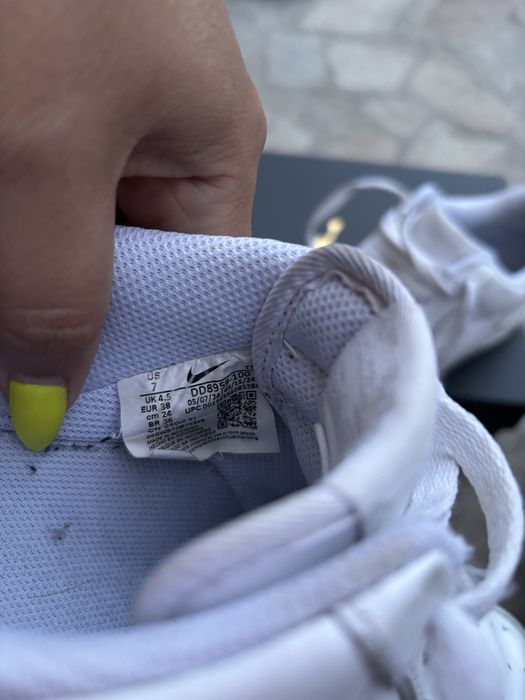 Запазени оригинални маратонки на Nike