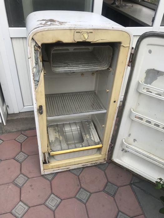 Продам холодильник советский