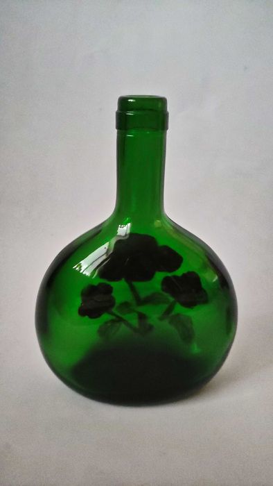 Италиански сервиз от изуруденозелено стъкло