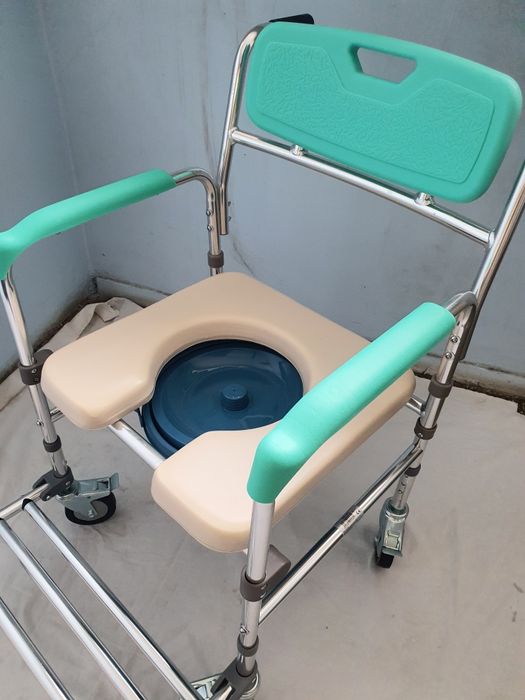 Scaun mobil cu toaletă,nou,nefolosit!