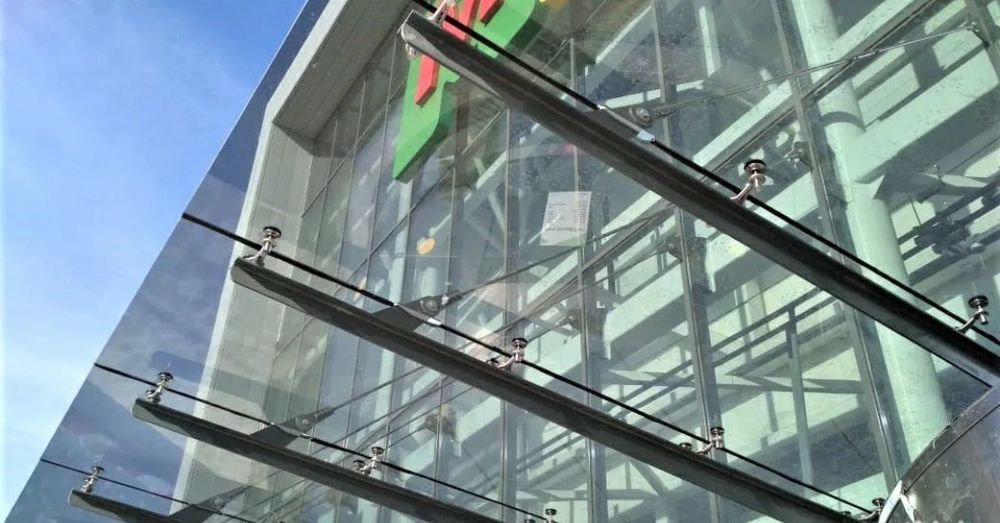 Козырек стеклянный