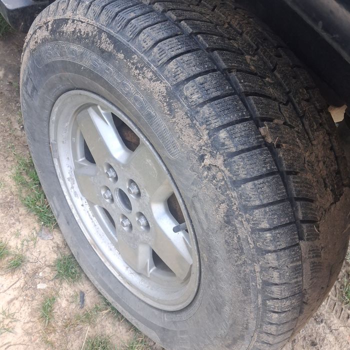 Гуми с джанти 235 70 16