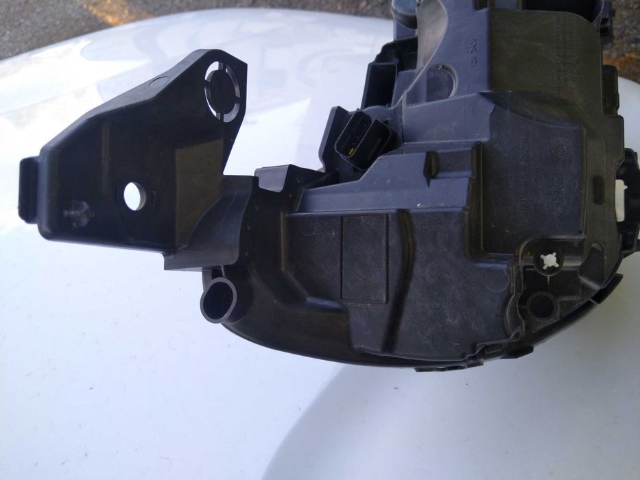 Ляв фар Пежо 208 2 генерация 2024