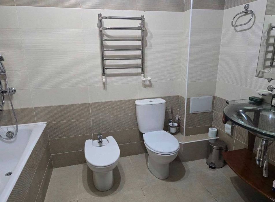 Продается квартира 7 комнат 169м2 на Садык Азимова / посоль Японии сша