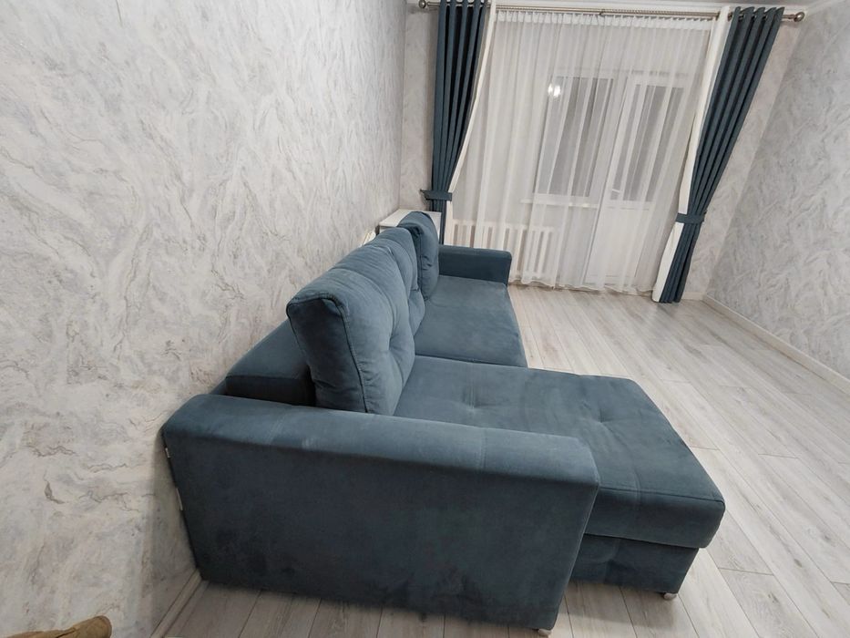 Продам диван со шторами