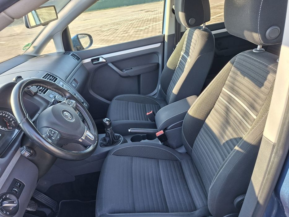 Volkswagen Touran Cup 7 locuri Faruri Led Xenon Camera Marsarier