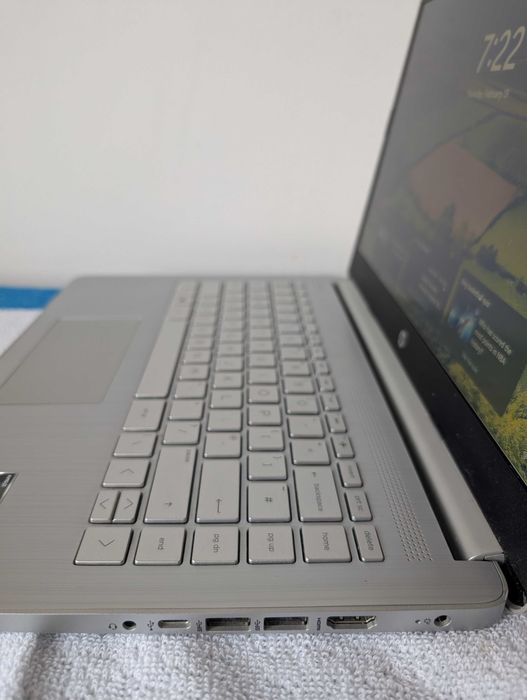 Laptop HP 14s Ryzen 5 5500U | 12GB RAM | Ideal Școală/Office | +Geantă