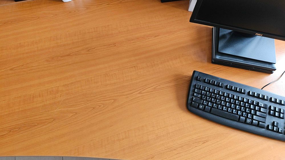 Офис шкаф с врати кафяв, кафяво ъглово бюро, малко бюро, секция