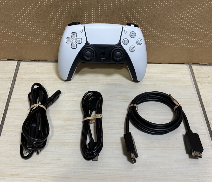 MDM vinde: Consola PS5 Slim Digital Edition, 825GB.