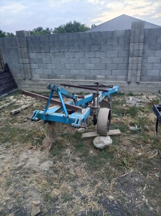 Продам плуг 3 корпусный