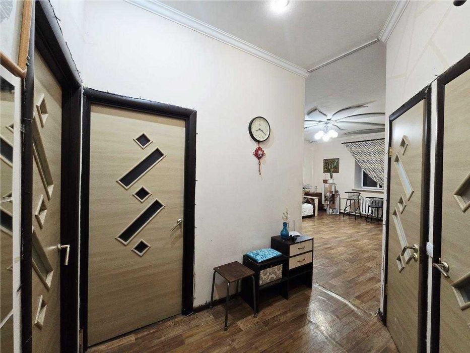 **Продам 3х студию в Соц городе по Менделеева