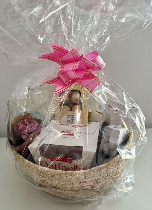 Луксозна подаръчна кошница със смарт часовник и посребрен синджир