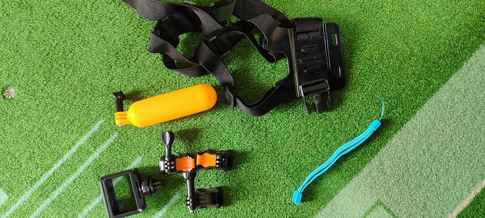 Продавам екшън камера Eken h9r plus