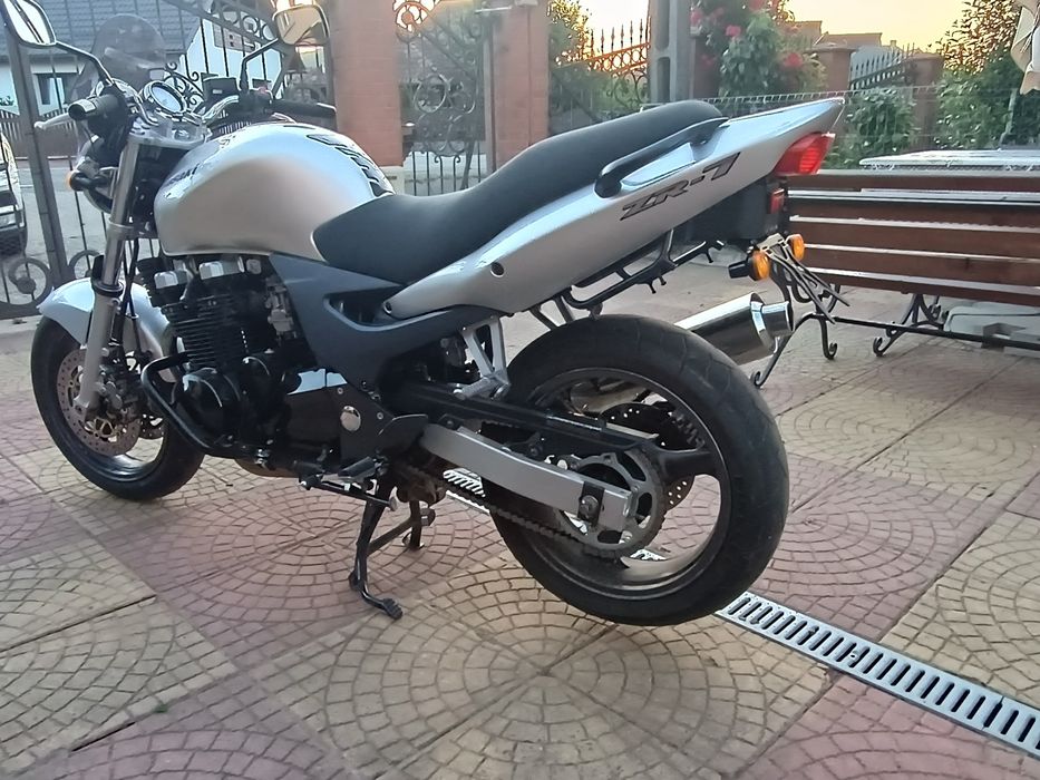 Kawasaki     ZR-7