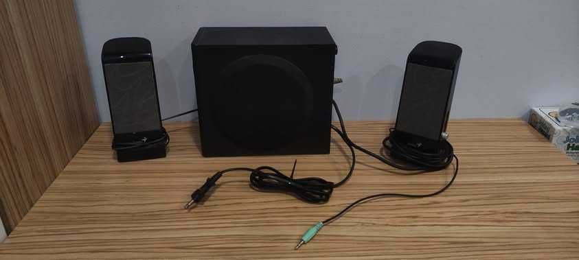 Комплект настолен компютър с клавиатура, мишка, монитор, тонколони