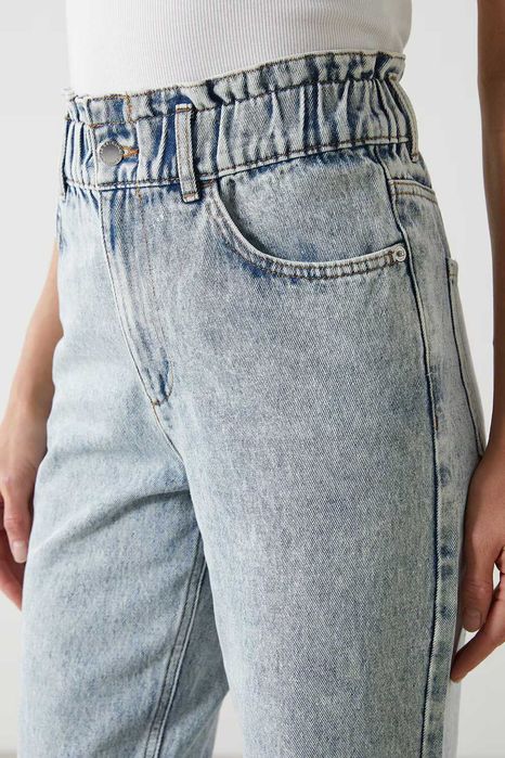 Blugi LC Waikiki “Mom Fit” crop, talie înaltă, albastru pal