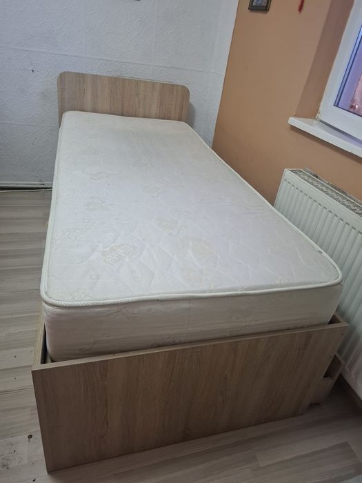 Vand pat de o persoana