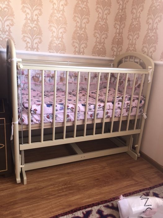 Продам детский манеж с постелью