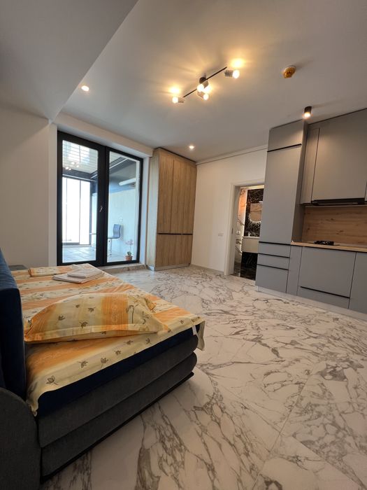 INCHIRIEZ/Regim hotelier apartament cu terasa vedere la mare/lac